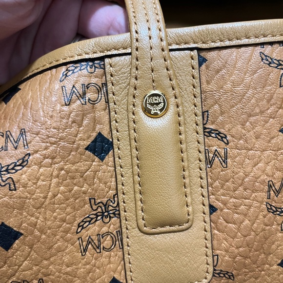 MCM LIZ TOTE Large - Picture 4 of 9